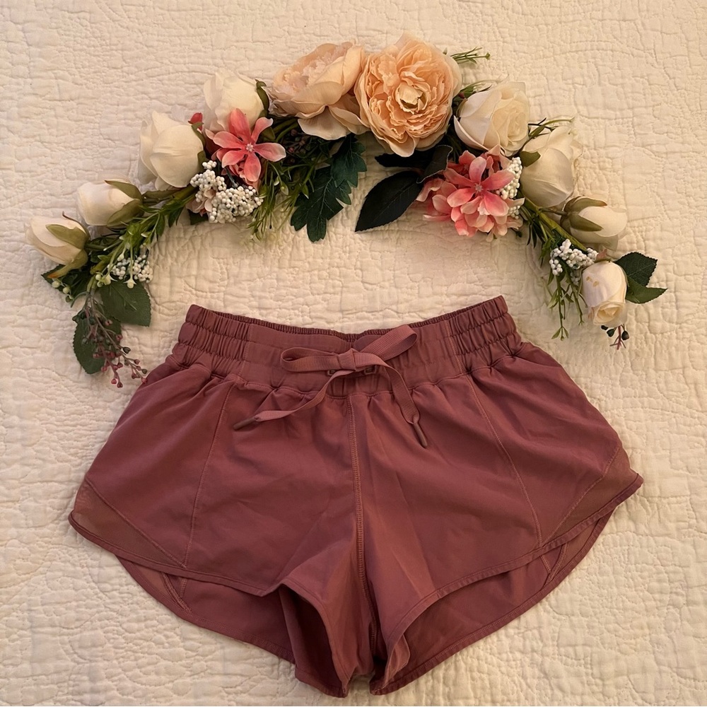 RARE Lululemon Hotty Hot Short - Quicksand Size 6